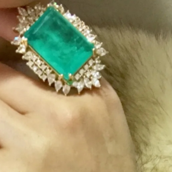 STUNNING! 18KT Emerald Ring Master Piece! RING ONLY! - Picture 4 of 4